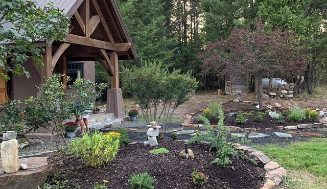 Exquisite and Enchanting Escape On Secluded Lake In Sagle! 4 bedrooms, WiFi