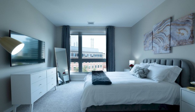 Exquisite Apt w/ Parking and Gym|Downtown at Yale