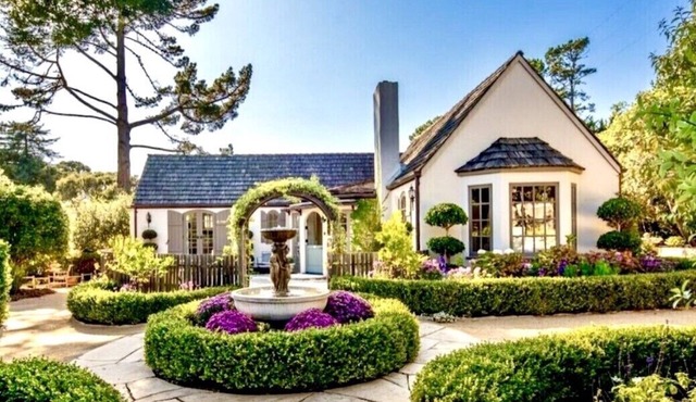 EXQUISITE Carmel fairytale Cottage, Huge Private gardens!