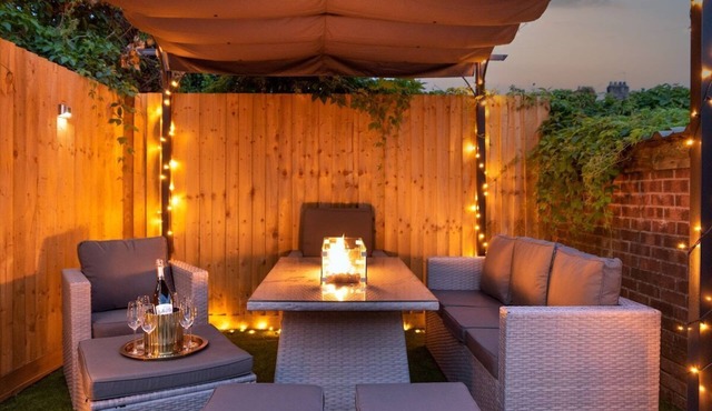 Exquisite Cardiff Apartments- with Garden Lounge & Games Room