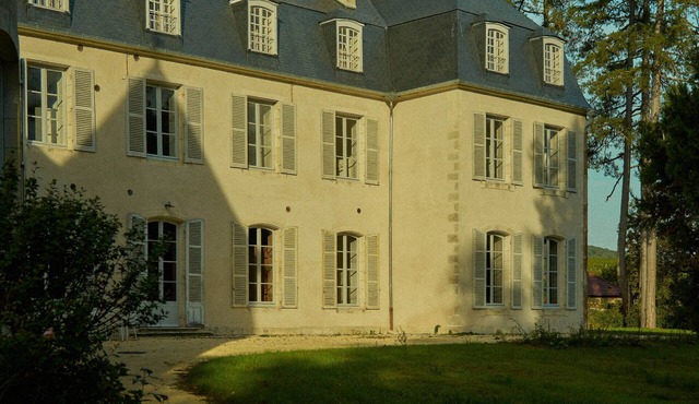 Exquisite Château de Thauvenay surrounded by Sancerre vineyards, 24 beds 23bath