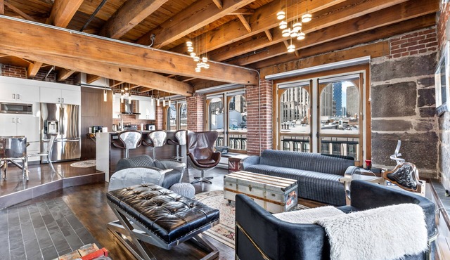 Exquisite & Charming 3BR Loft located in the heart of old port of Montreal