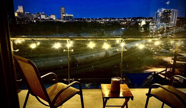 *EXQUISITE Cityscape+River Views *Central RVA*