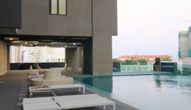 Exquisite Condo with Bathtub