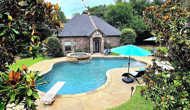 Exquisite Country GUEST HOUSE with Pool & Hot Tub.nNO PARTIES or events allowed.