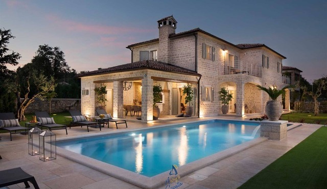 Exquisite country villa for 8 with pool, organic garden and playgrounds