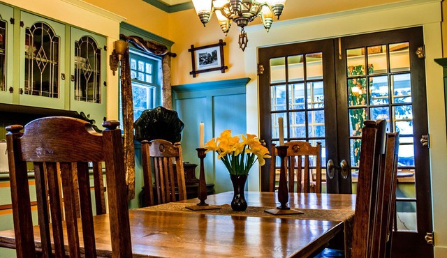 Exquisite cozy rustic Rocky Mountain retreat