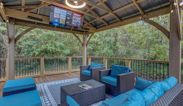 Exquisite Downtown Retreat2 Min to DPAC 5 Min Dukenn