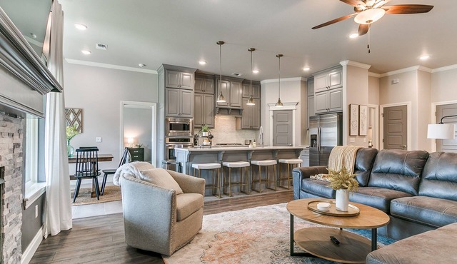 Exquisite Escape in Moore!