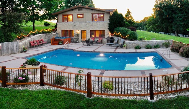Exquisite Flint Hills Estate with Pool and Hot Tub