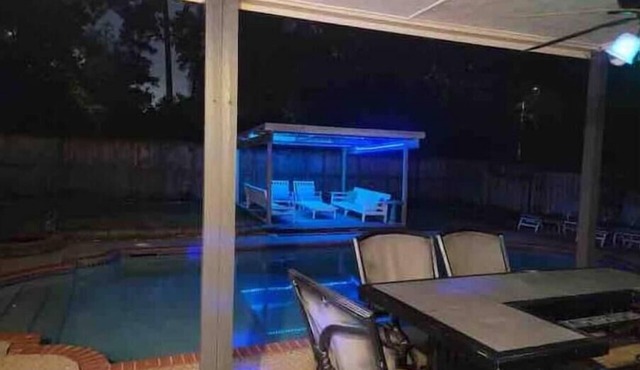 Exquisite Home w/Luxurious Pool & Gorgeous Gazebo