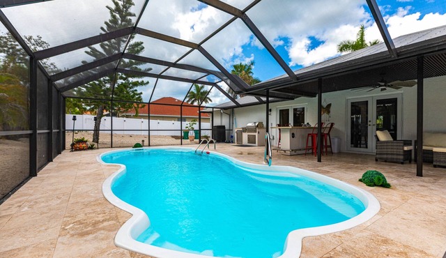Exquisite home with private pool, washer & dryer, and internet