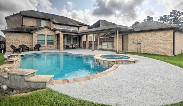 Exquisite Katy Retreat w/ Yard + Theater Room!