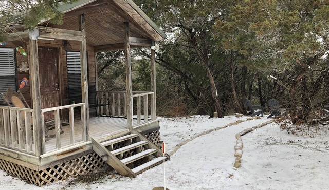 Exquisite lakeside views in a tranquill, quiet setting!