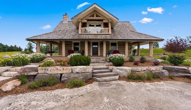 Exquisite Log Cabin Retreat- Perfect Couple’s Getaway! Tranquility at its best❤️