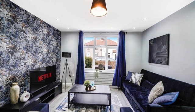Exquisite London Home - Parking - Sleeps 10