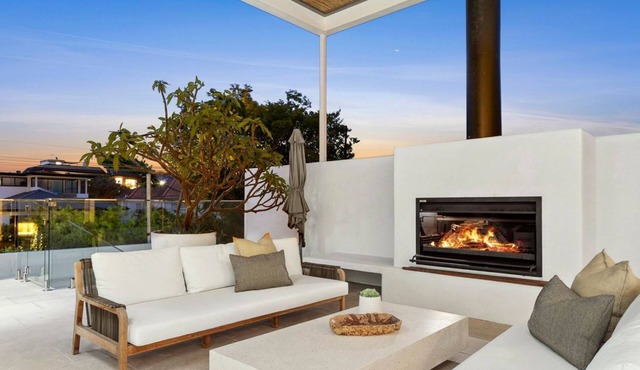 Exquisite luxury family haven w/pool, spa and views!