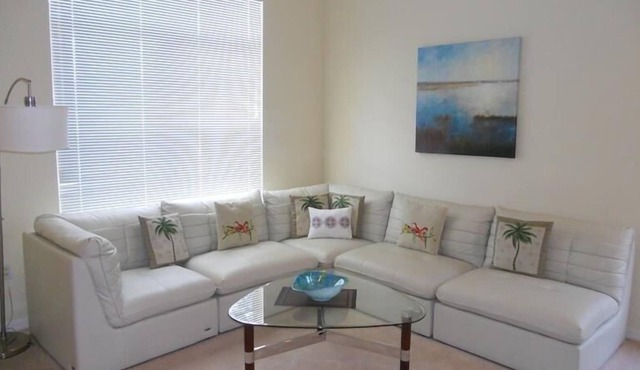 Exquisite Luxury Villa in Marbella Davenport 5BR 3 and half BA by RedAwning