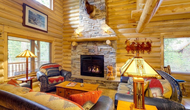 Exquisite McCall Log Cabin - Walk to Payette Lake!