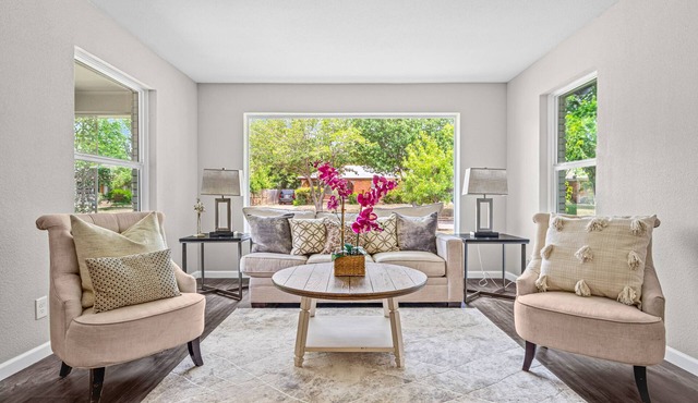 Exquisite Mid-Century Modern home- 3Bed2Bath furnished 15 mins from Downtown