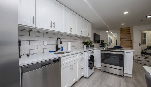 Exquisite Midtown Oasis: 4-Bedroom Luxury Duplex with Panoramic Views