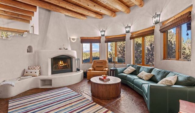 Exquisite Mountain Retreat on 1.75 Acres | Near Plaza & Skiing