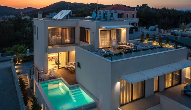 Exquisite Murter Villa | Villa Luxor | 4 Bedrooms | Heated Pool & Spa