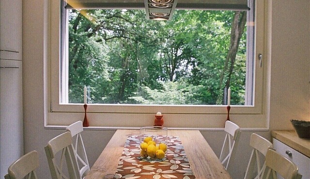 Exquisite newly built accomodation in the heart of woods