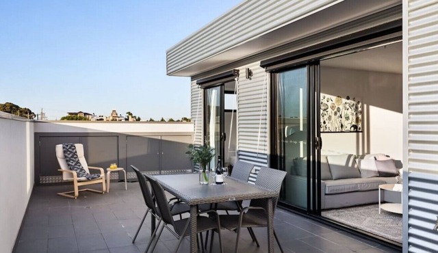 Exquisite Penthouse - True Indoor Outdoor Living