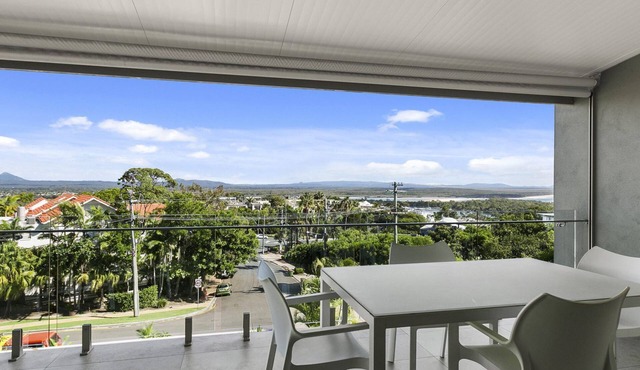 Exquisite Penthouse with views to Laguna Bay - Unit 3 Taralla 18 Edgar Bennett Avenue