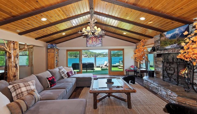 Exquisite Pet Friendly Lakefront Home on Stunning Boulder Bay