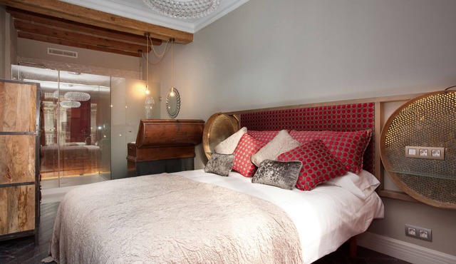 Exquisite Renovated Flat With Lots Of History At The Core Of Barcelona 3 BR 3BTH