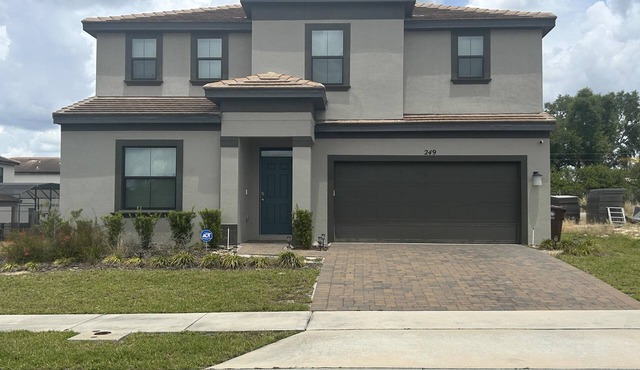 Exquisite Retreat: Luxurious 4BR Pool Home in Gated Balmoral Resort