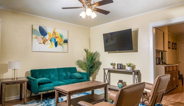 Exquisite Rogers Park 1bd/1bath Apt. Near Evanston