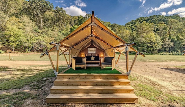 Exquisite Safari Tent Haven near Smoky Mountains in Tennessee