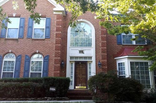 Exquisite & Serene 1 Bedroom, 1 Full Bath Apartment