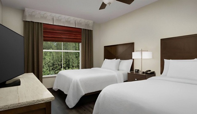 Exquisite Suite Near Downtown w/ Wet Bar & WiFi