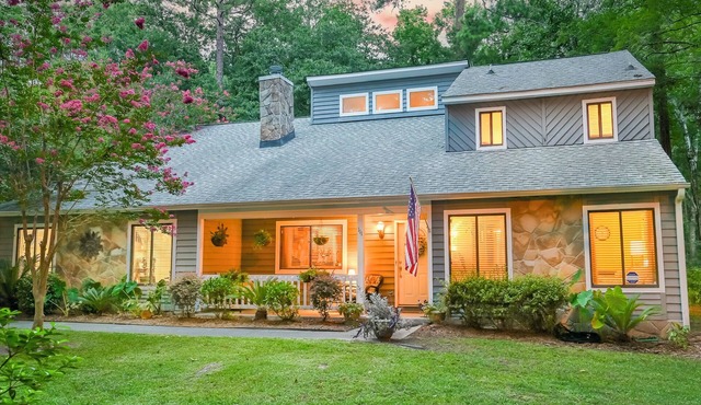Exquisite Summerville Retreat-Walk to Downtown, Festivals & Southern Hospitality