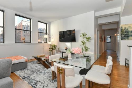 Exquisite Urban Oasis: Luxury 1 Bedroom Retreat in Downtown Manhattan