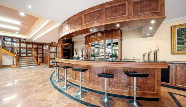 Exquisite Villa Living at 5 Swansfield Ct, Warrandyte - Shared Amenities Await!