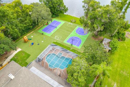 Exquisite Villa with POOLGAMES- 18 Guests