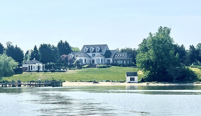 Exquisite Waterfront Sunsets, Private Pool, Perfect Getaway!