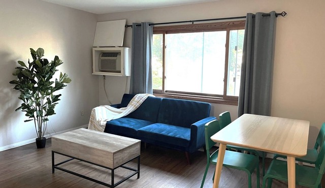 Extended Stay 2 Bedroom Apt near airport & MOA - Main level
