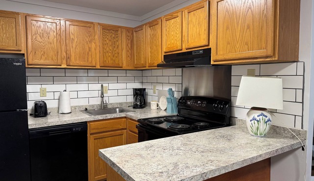 Extended stay - 2-bedroom 1.5 bath condo in Dover