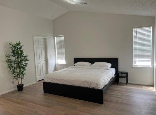 Extended Stay 3 or 4 Beds Cozy Smart Home Living