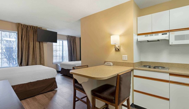 Extended Stay America Select Suites - St. Louis - Airport - Central