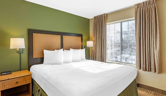 Extended Stay America Select Suites Chicago Naperville East