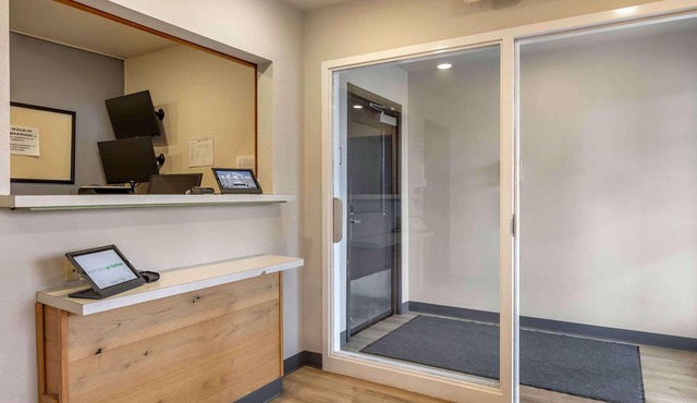 Extended Stay America Select Suites - Wichita - North