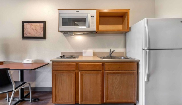 Extended Stay America Select Suites - Indianapolis - West