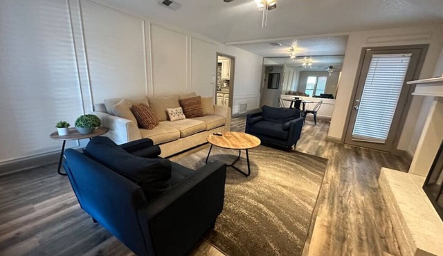 Extended Stay: Backyard, Garage, Fireplace